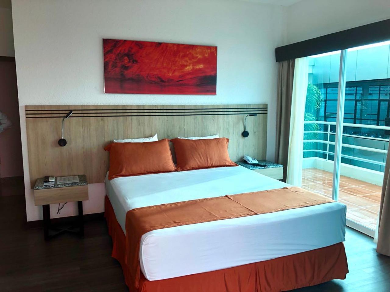 Hotel Mar Azul Manta Exterior photo